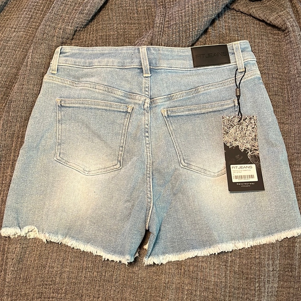 NWT XL fitjeans traditional v2 high waisted shorts arctic light blue